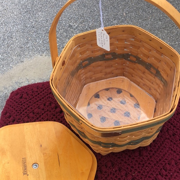 Longaberger 1997 Christmas Collection Snowflake Basket - Picture 2 of 3